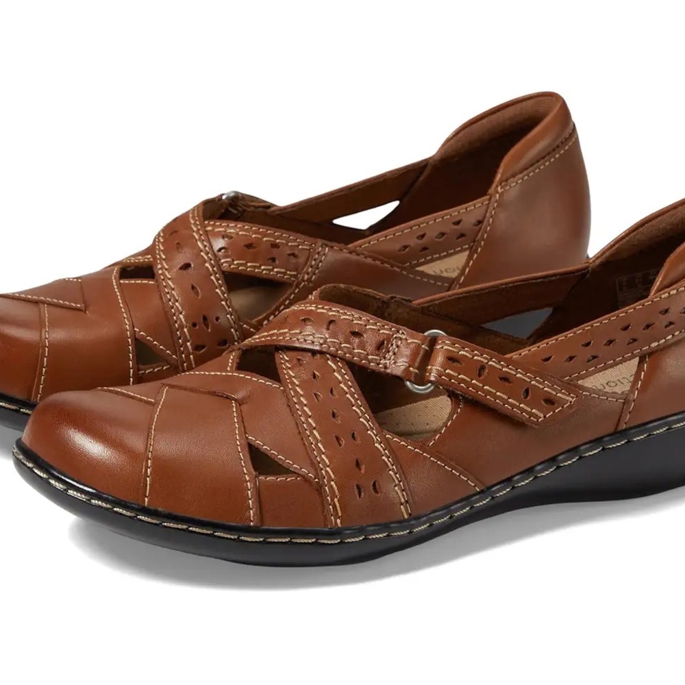 Size 10 Clarks Ashland Spin leather sandals tan New in box
